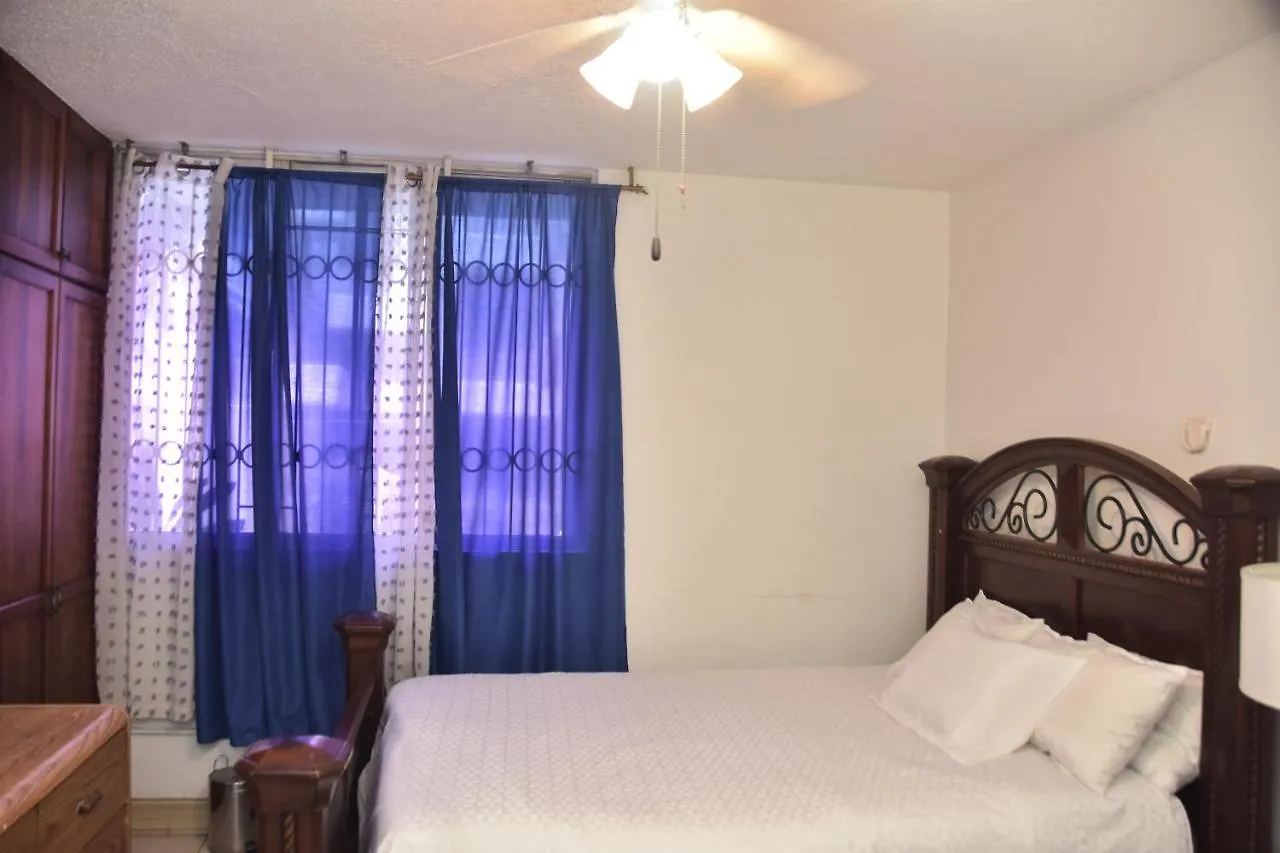 The President Room 5 Minutes To Devon House 4 Waterloo Avenue Kingston Bed & Breakfast